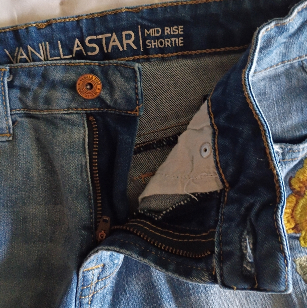 VANILLA STAR Jean Shorts - Picture 7 of 8
